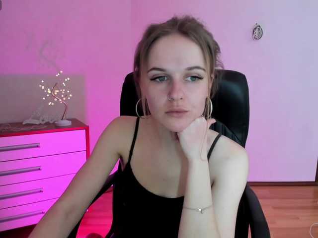 Live sex webcam photo for LilyVirs #277509092