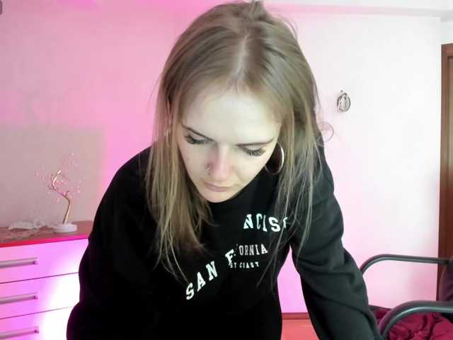 Live sex webcam photo for LilyVirs #277541782