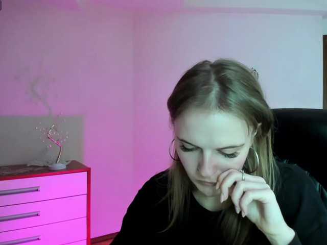 Live sex webcam photo for LilyVirs #277555338