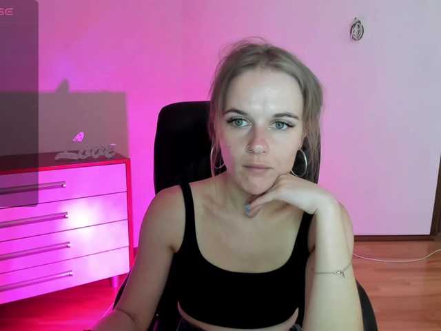 Live sex webcam photo for LilyVirs #278145646