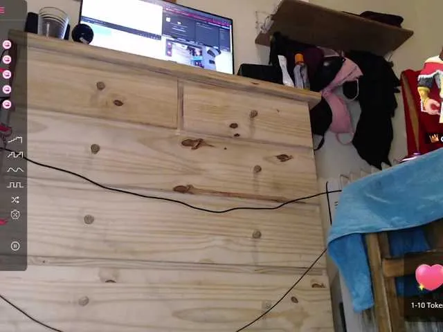 Live sex webcam photo for Lilye #276429220