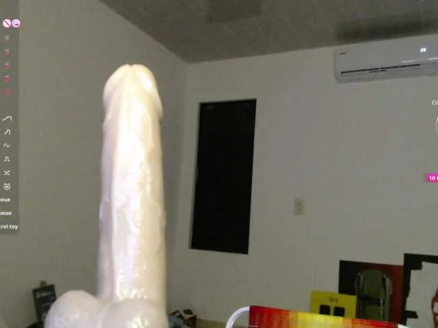 Live sex webcam photo for Lilye #292358921