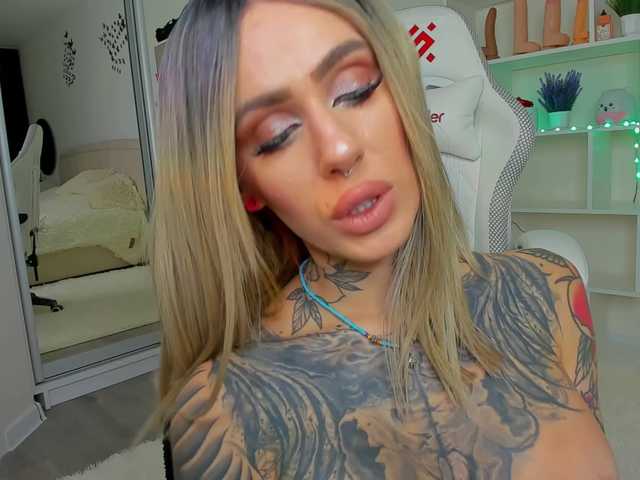 Live sex webcam photo for Lina-moore69 #276687670