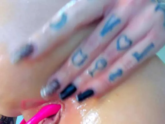 Live sex webcam photo for Lina-moore69 #292269043