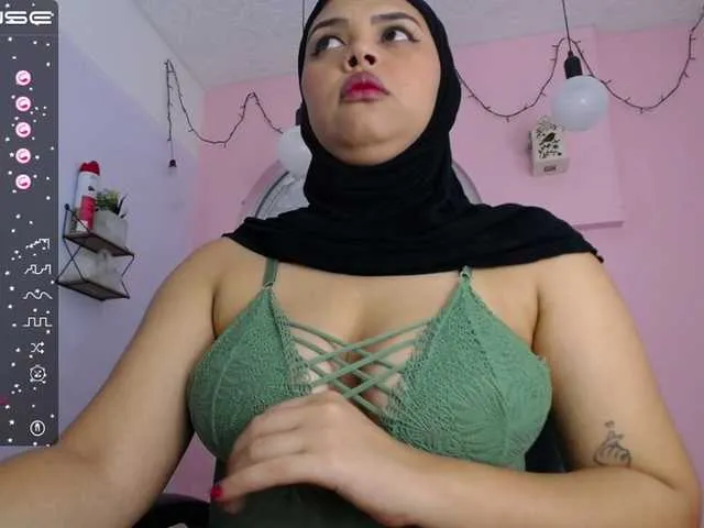 Live sex webcam photo for LinaFalu #275498848