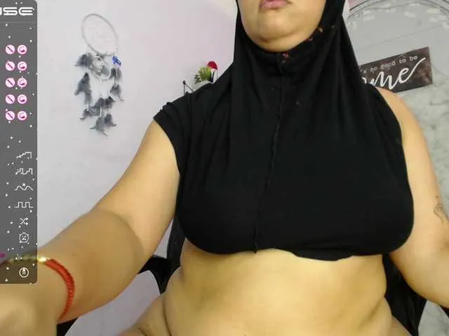 Live sex webcam photo for LinaFalu #275526261