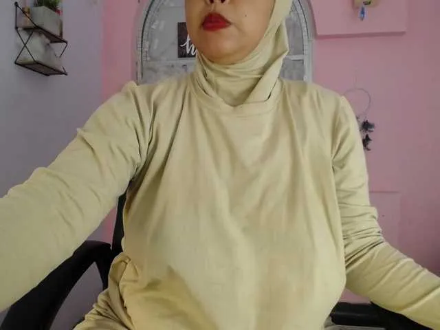 Live sex webcam photo for LinaFalu #276081625