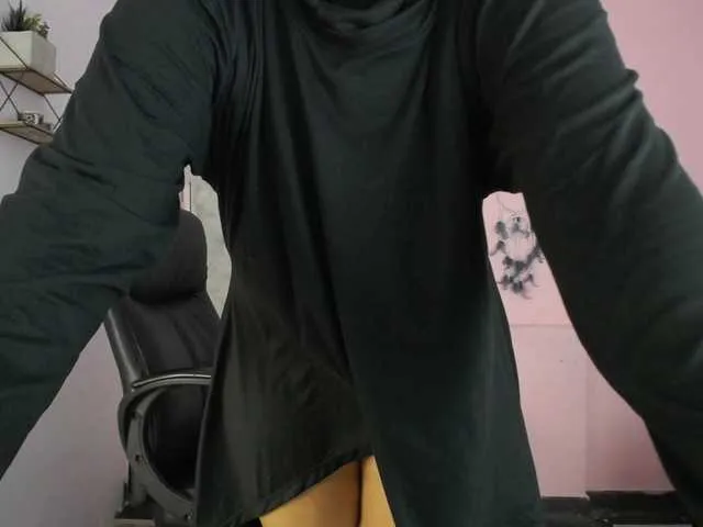 Live sex webcam photo for LinaFalu #276143173