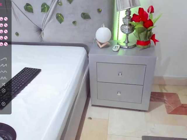 Live sex webcam photo for LinaSantos #276087476