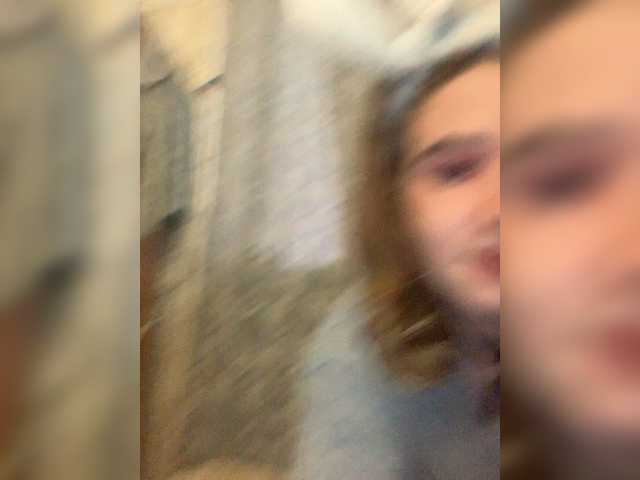 Live sex webcam photo for Linah3re #275810759