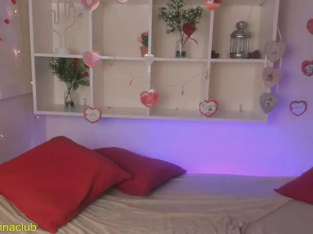 Live sex webcam photo for LindaJenny #272401931