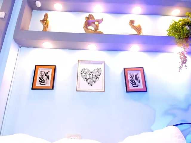 Live sex webcam photo for LindaMorriss #278203147