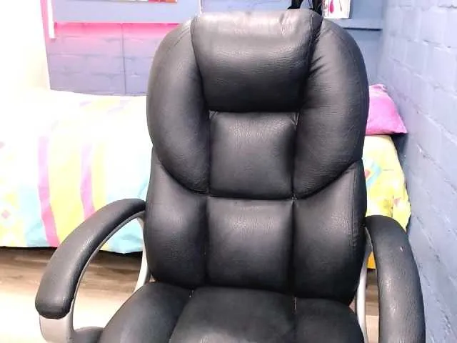 Live sex webcam photo for LindsayQueen #271818016