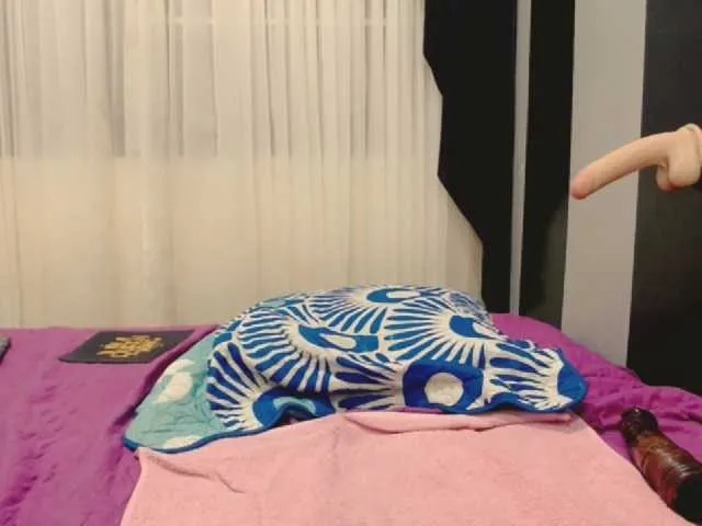 Live sex webcam photo for LindsayQueen #272380064