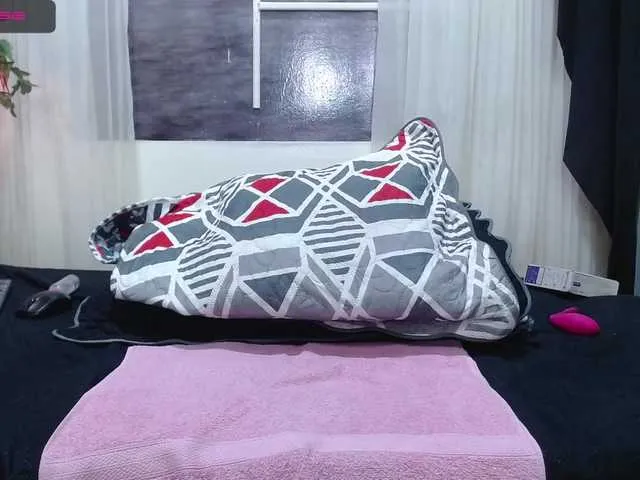 Live sex webcam photo for LindsayQueen #272831943