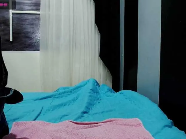 Live sex webcam photo for LindsayQueen #273044372