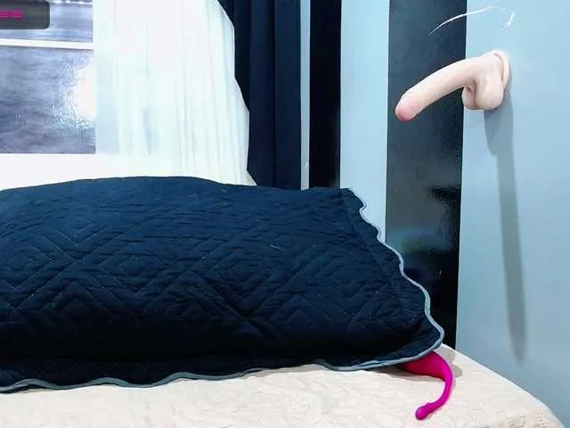 Live sex webcam photo for LindsayQueen #273130546