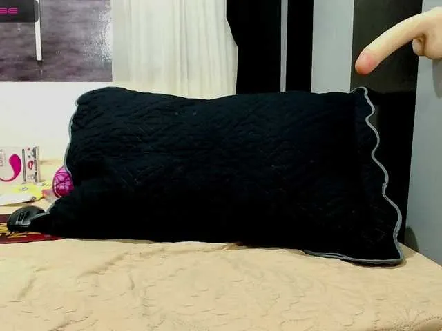 Live sex webcam photo for LindsayQueen #273142105