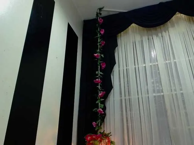 Live sex webcam photo for LindsayQueen #273827348