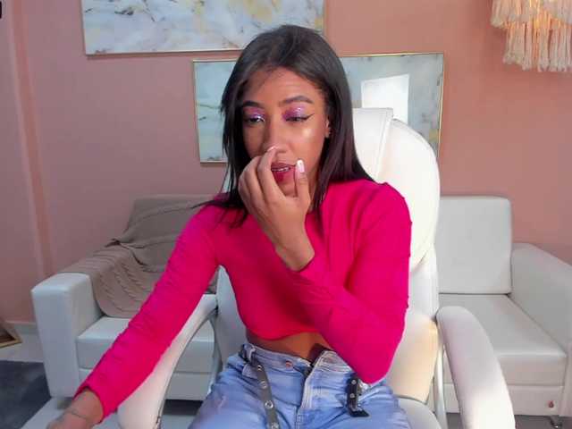 Live sex webcam photo for LindseyCox #288010368