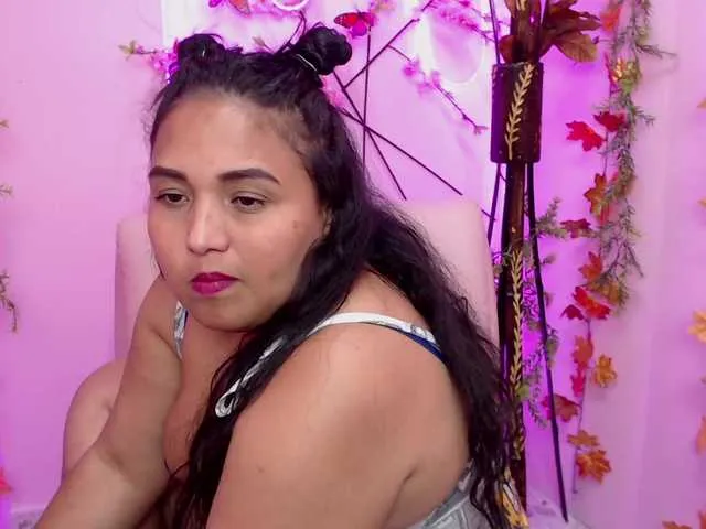 Live sex webcam photo for Lindsy-blue #272683772