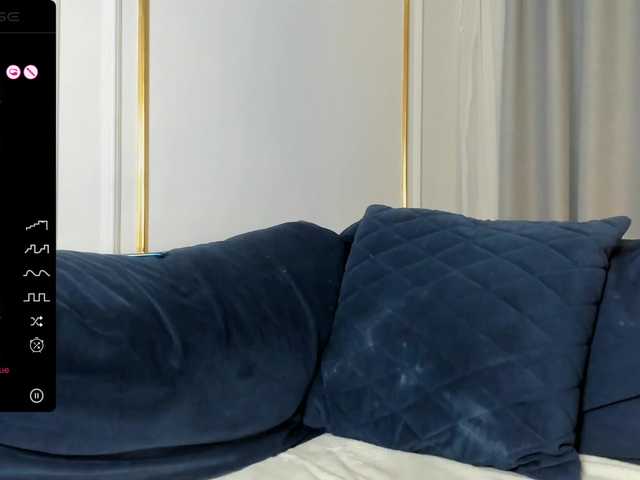 Live sex webcam photo for LindyBloom #276542935