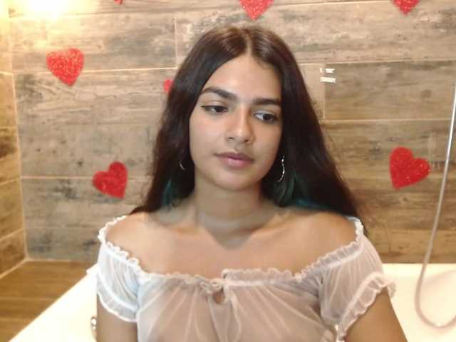 Live sex webcam photo for LineyFiore #275664153