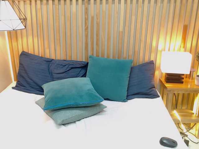 Live sex webcam photo for LineyFiore #275848039