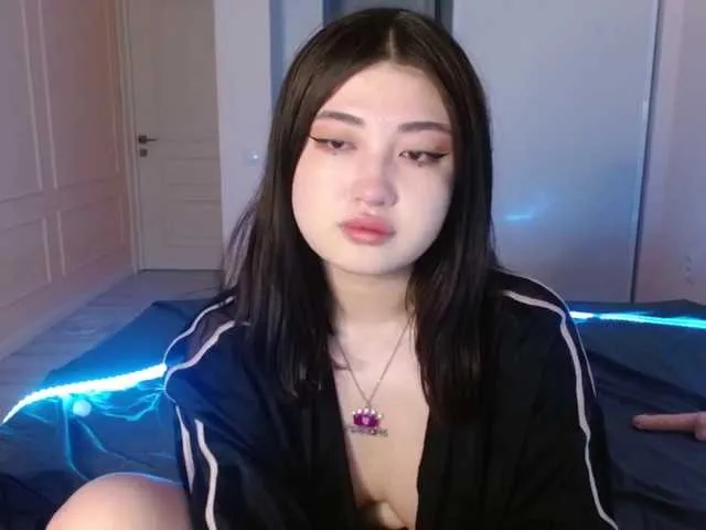 Live sex webcam photo for LiniSuen #273095398