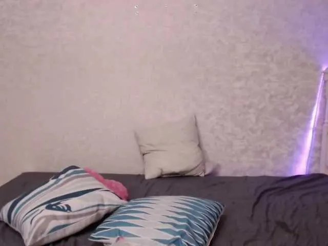 Live sex webcam photo for LiniSuen #273348121