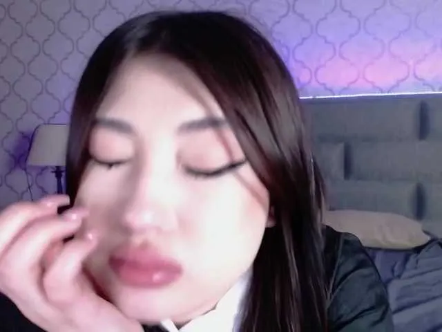 Live sex webcam photo for LiniSuen #273429034