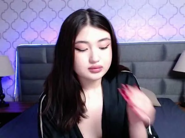 Live sex webcam photo for LiniSuen #273462983