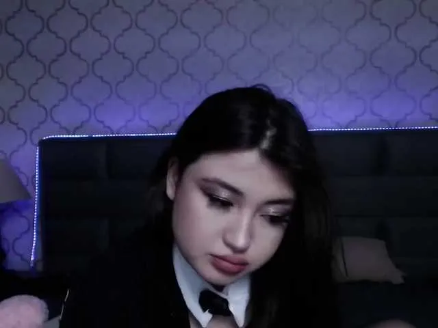 Live sex webcam photo for LiniSuen #273505787