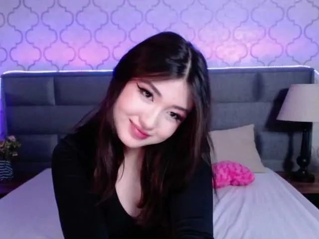 Live sex webcam photo for LiniSuen #273690186