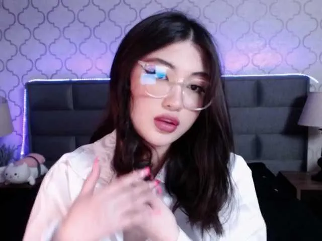 Live sex webcam photo for LiniSuen #273814922