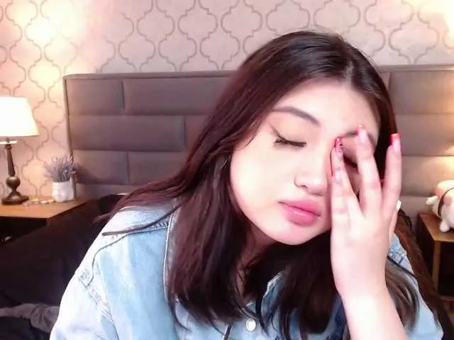 Live sex webcam photo for LiniSuen #273853042