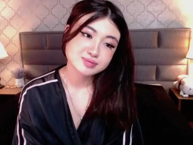 Live sex webcam photo for LiniSuen #273861407