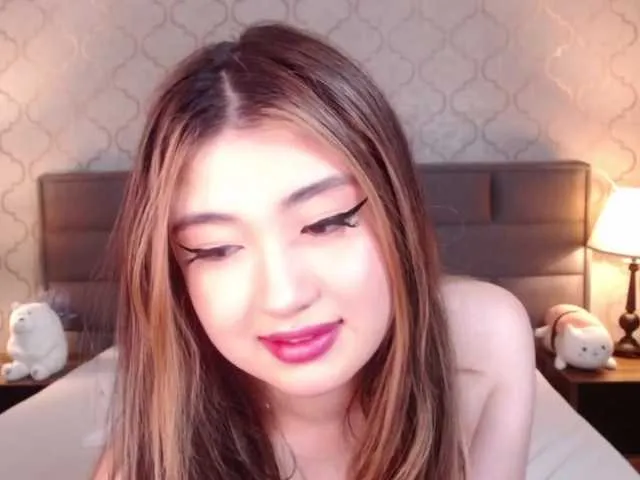 Live sex webcam photo for LiniSuen #273923155