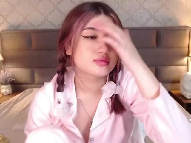 Live sex webcam photo for LiniSuen #273952379