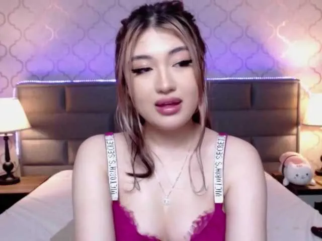 Live sex webcam photo for LiniSuen #274045389