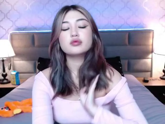 Live sex webcam photo for LiniSuen #274249792