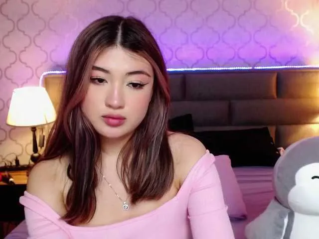 Live sex webcam photo for LiniSuen #274260819