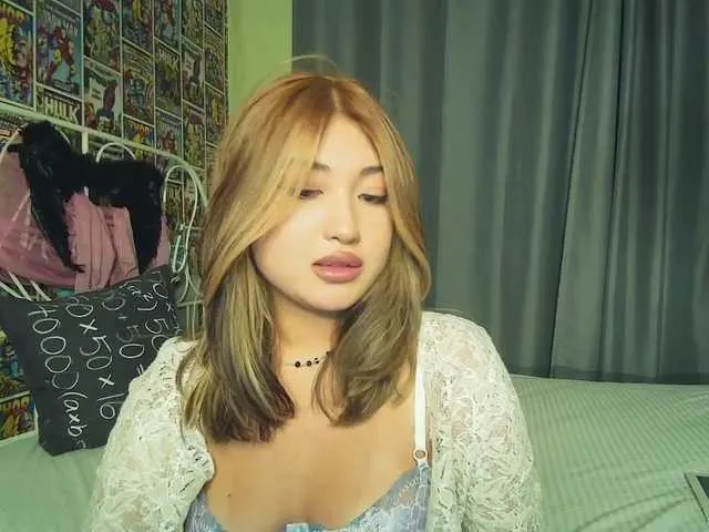 Live sex webcam photo for LiniSuen #274403755