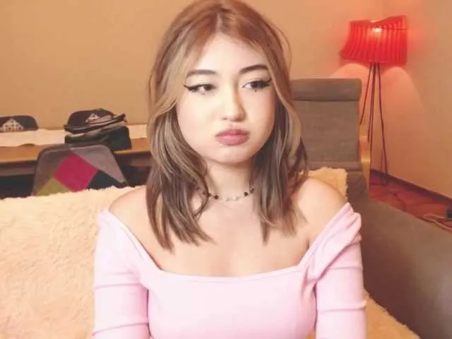 Live sex webcam photo for LiniSuen #274527397