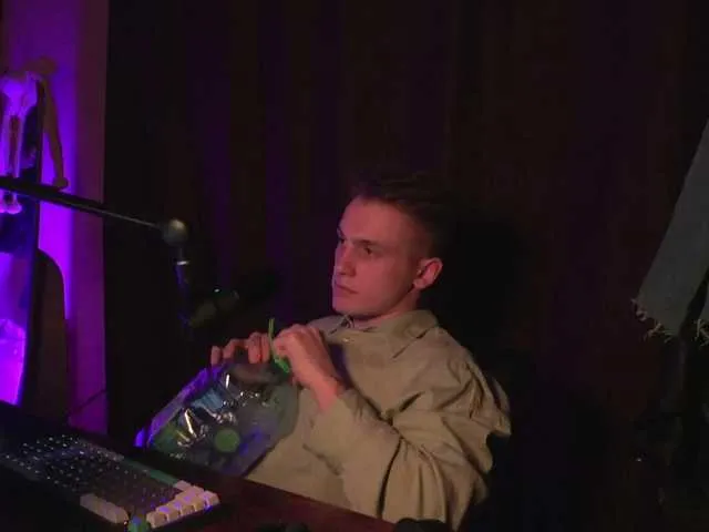 Live sex webcam photo for Linkc0ln1 #277960102