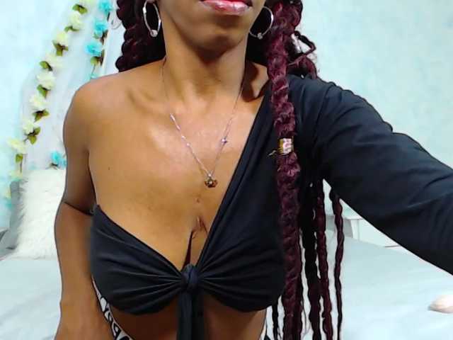 Live sex webcam photo for LinnCostello #273747656