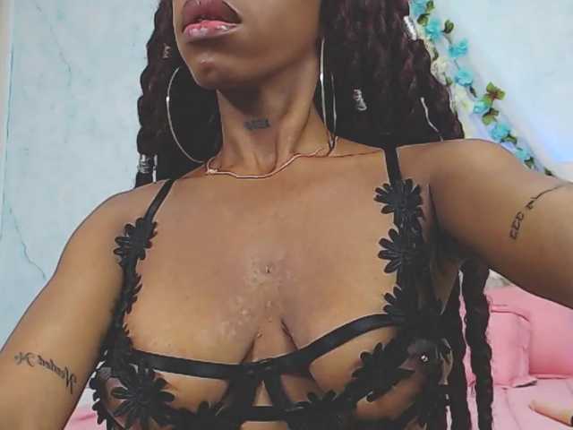 Live sex webcam photo for LinnCostello #274226112