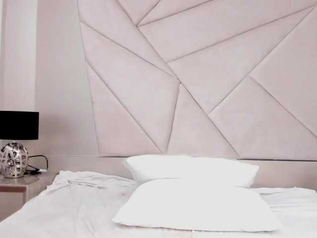 Live sex webcam photo for LinsyAdams #271831472