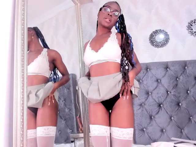 Live sex webcam photo for LinsyAdams #272219044