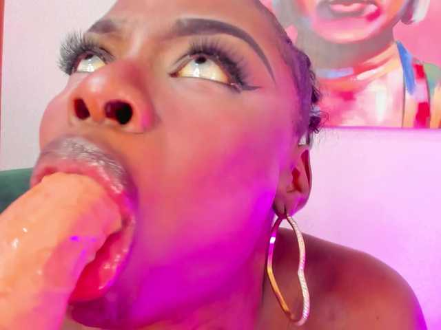 Live sex webcam photo for LinsyAdams #276111233